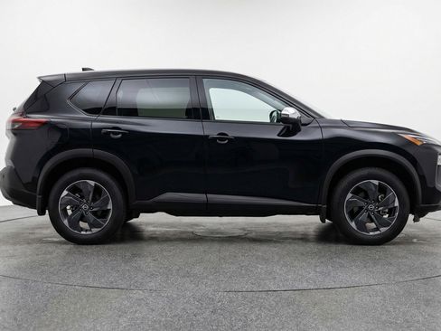 Used 2025 Nissan Rogue SV image 11