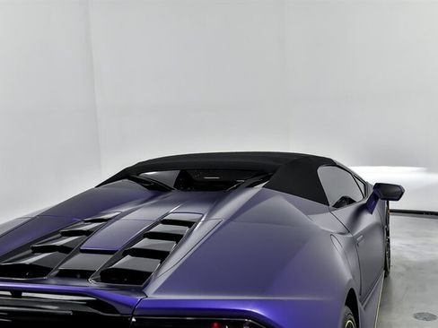 Used 2021 Lamborghini Huracan EVO RWD image 14