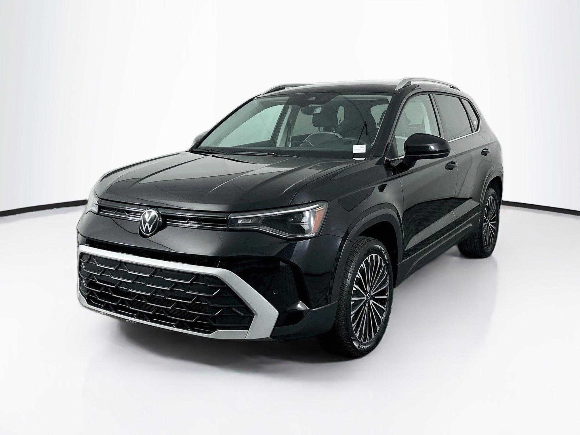 Used 2025 Volkswagen Taos SE FWD image 3