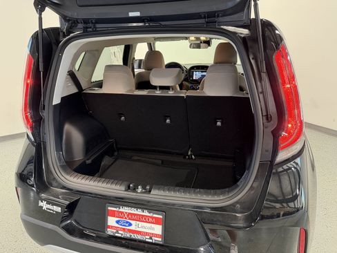Used 2025 Kia Soul LX w/ LX Technology Package FWD image 23