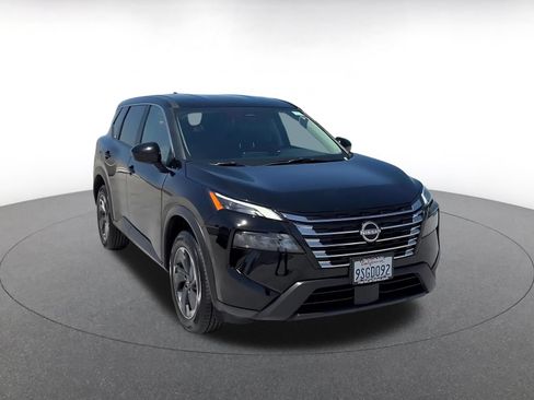 Used 2025 Nissan Rogue SV FWD image 3