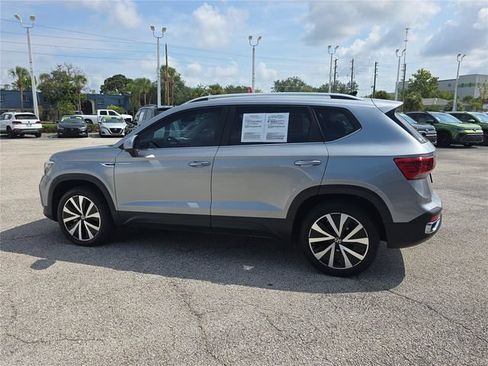 Used 2024 Volkswagen Taos SE FWD image 5