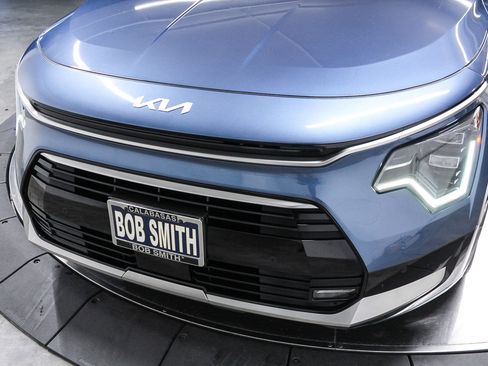 Used 2023 Kia Niro SX Touring image 11