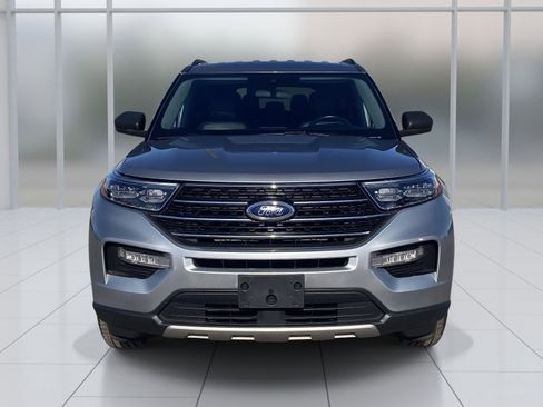 Used 2023 Ford Explorer XLT w/ Equipment Group 202A image 9