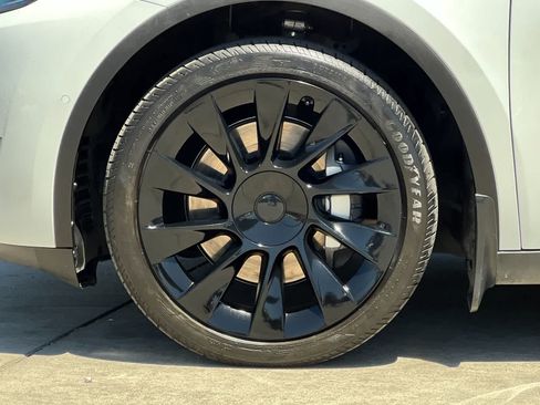 Used 2022 Tesla Model Y Long Range AWD/4WD image 27