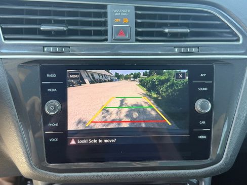 Used 2018 Volkswagen Tiguan SE AWD/4WD image 26