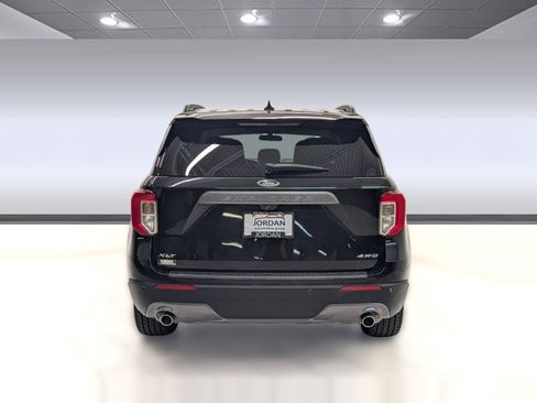 Used 2022 Ford Explorer XLT w/ Equipment Group 202A image 8