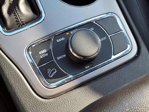 Used 2022 Jeep Grand Cherokee Laredo X image 16