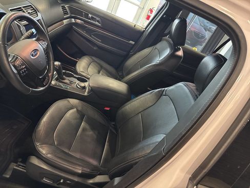 Used 2018 Ford Explorer Limited image 22