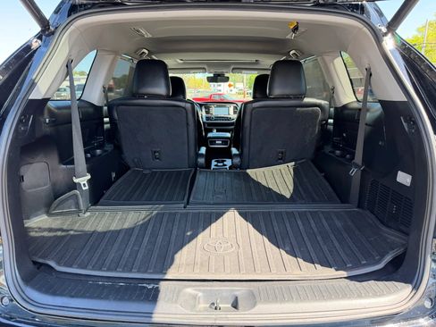 Used 2017 Toyota Highlander XLE AWD/4WD image 19