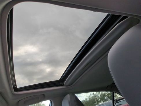 Used 2020 Toyota Camry XLE image 22