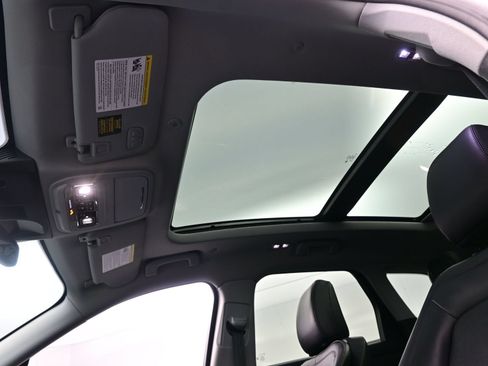 Used 2022 Lincoln Corsair AWD w/ Premium Package image 19