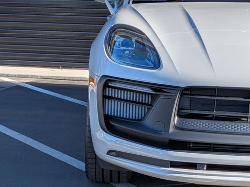 New 2026 Porsche Macan GTS image 12