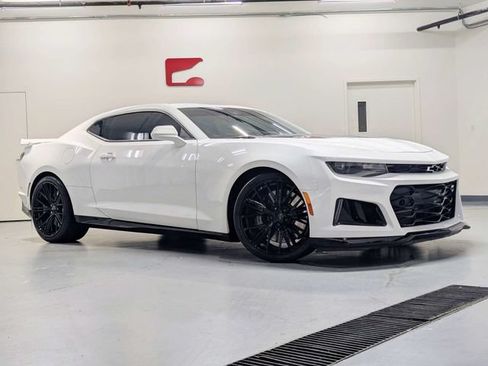 Used 2022 Chevrolet Camaro ZL1 RWD image 2