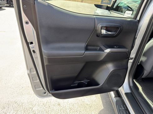 Used 2019 Toyota Tacoma TRD Sport image 25