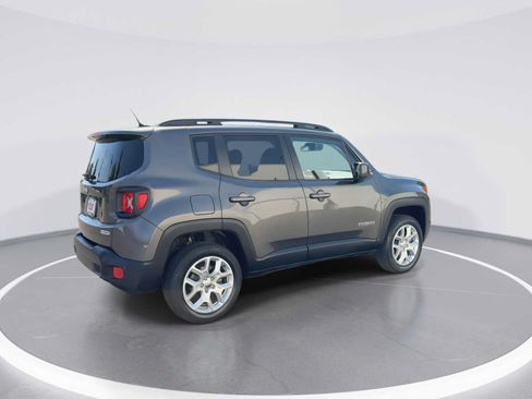 Used 2017 Jeep Renegade Latitude w/ Popular Equipment Group AWD/4WD image 8