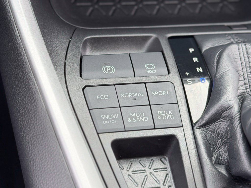 Used 2021 Toyota RAV4 XLE w/ Convenience Package AWD/4WD image 20