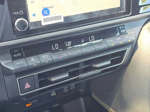 Certified 2025 Toyota Camry SE FWD image 33