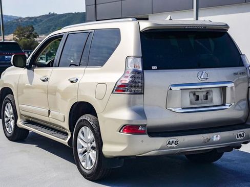 Used 2014 Lexus GX 460 w/ Premium Package image 4