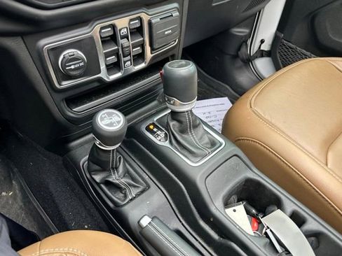 Used 2023 Jeep Wrangler Unlimited Sahara w/ Cold Weather Group AWD/4WD image 23
