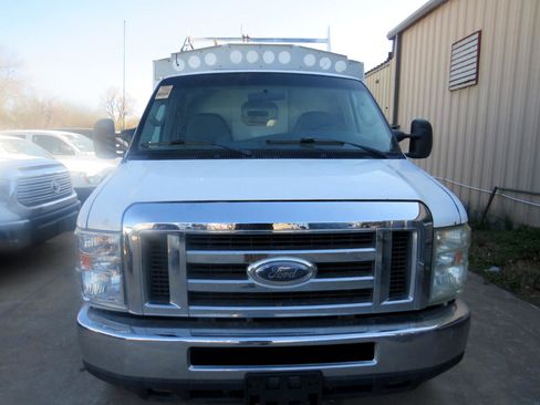 Used 2008 Ford E-350 and Econoline 350 Super Duty image 2