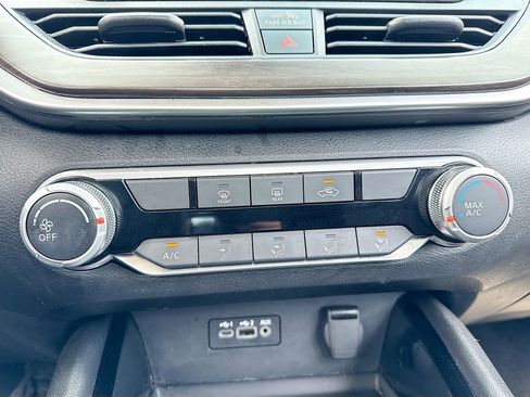 Used 2024 Nissan Altima 2.5 SV FWD image 26