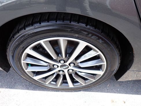 Used 2017 Lincoln MKZ Select w/ Select Plus Package FWD image 11