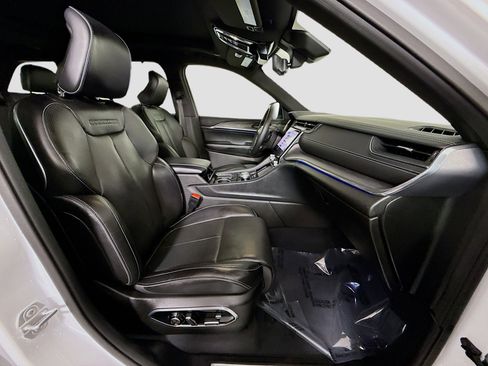 Used 2023 Jeep Grand Cherokee Overland w/ Advanced Protech Group III image 29