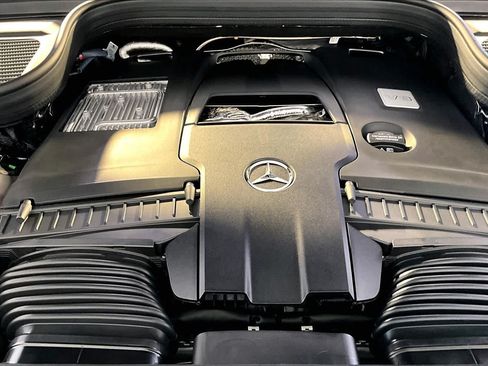 New 2026 Mercedes-Benz GLS 580 4MATIC image 14