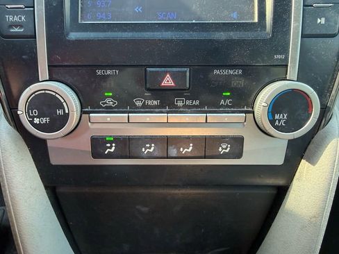 Used 2012 Toyota Camry LE image 26