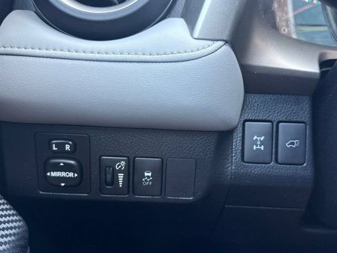 Used 2013 Toyota RAV4 Limited AWD/4WD image 28