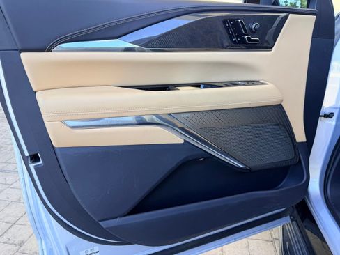 Used 2025 Cadillac Escalade IQ Luxury 2 AWD/4WD image 19