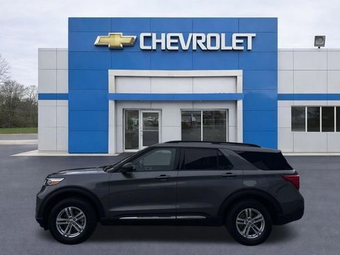 Used 2023 Ford Explorer XLT AWD/4WD image 4