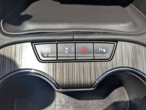 Used 2023 GMC Acadia SLT FWD image 26