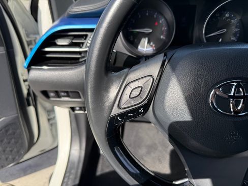 Used 2019 Toyota C-HR XLE FWD image 21