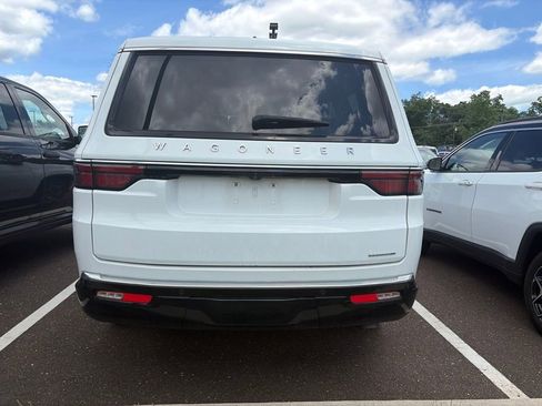 Used 2024 Jeep Wagoneer Series II w/ Flexible Seating Group AWD/4WD image 12