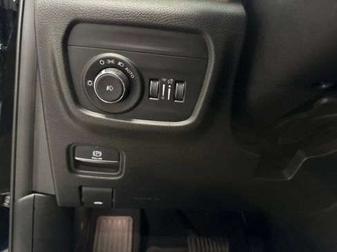 Used 2023 Jeep Grand Cherokee Limited w/ Black Appearance Package AWD/4WD image 31