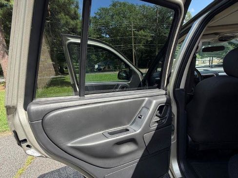 Used 2004 Jeep Grand Cherokee Laredo AWD/4WD image 32