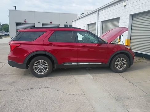 Used 2023 Ford Explorer XLT RWD image 6