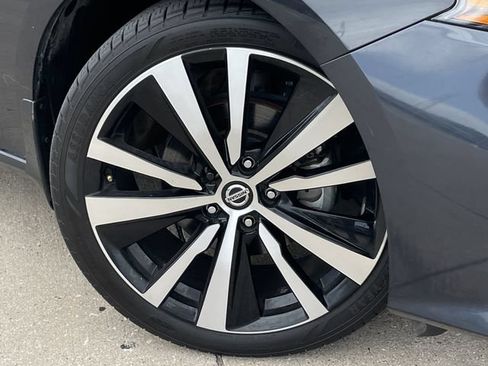 Used 2022 Nissan Altima 2.5 Platinum AWD/4WD image 9