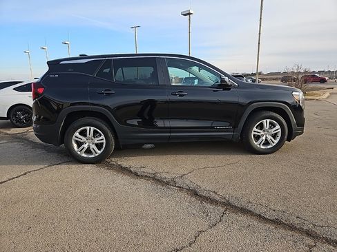 Used 2024 GMC Terrain SLE image 7