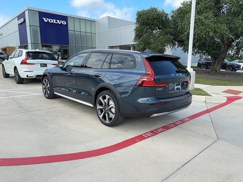 New 2026 Volvo V60 B5 Cross Country Ultra w/ Protection Package Premier image 4