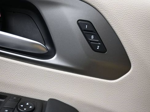 Used 2023 Chrysler Pacifica Touring-L FWD image 18