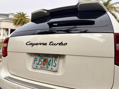 Used 2008 Porsche Cayenne Turbo image 8