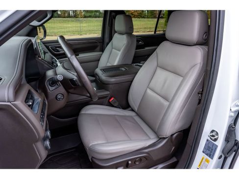 Used 2022 Chevrolet Tahoe LT w/ Luxury Package image 10