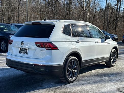 Certified 2023 Volkswagen Tiguan SE image 2