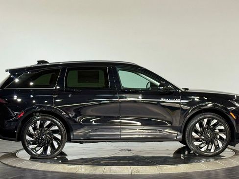 New 2026 Lincoln Nautilus Reserve w/ Jet Appearance Package AWD/4WD image 10