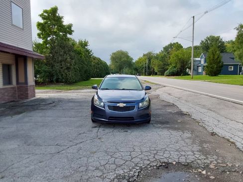 Used 2013 Chevrolet Cruze LT w/ Enhanced Safety Package FWD image 3