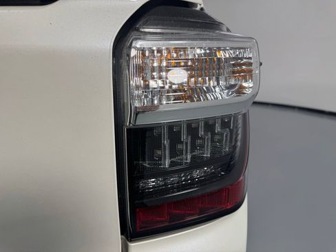 Used 2018 Toyota 4Runner Limited AWD/4WD image 7