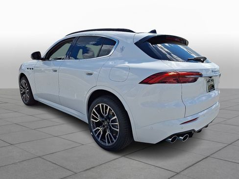 New 2025 Maserati Grecale GT image 3